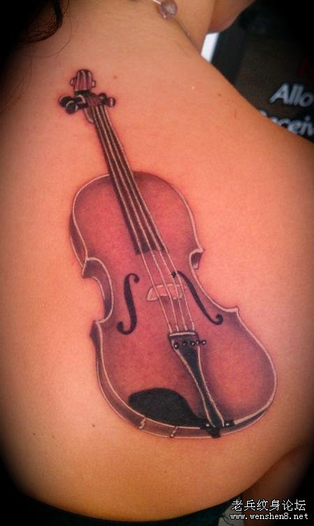 背部纹身图案大全：后背小提琴纹身图案大全