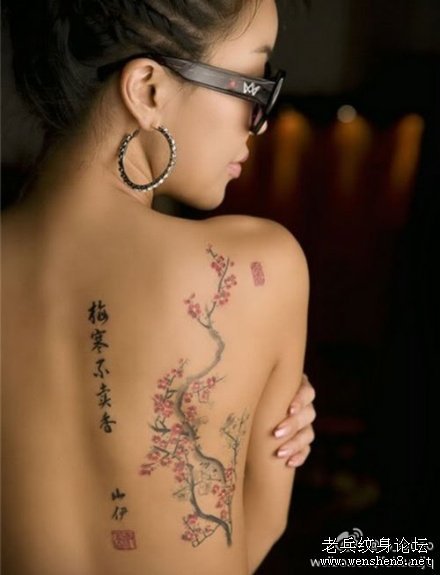 梅花纹身图案大全：背部梅花纹身图案纹身图片