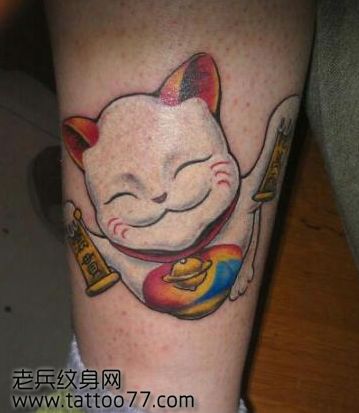 美女腿部招财猫纹身图案