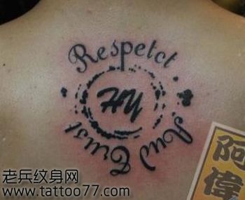 背部时尚流行的字母纹身图案