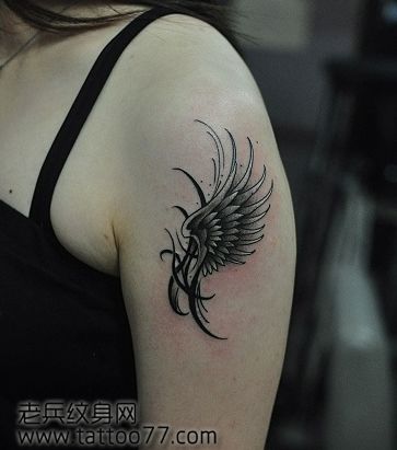 美女手臂精美的翅膀纹身图案