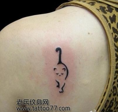 背部超可爱的图腾猫咪纹身图案