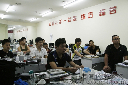 武汉专业纹身培训学校纹身学员理论课讲解