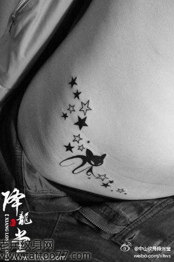 美女腹部时尚的图腾猫咪五角星纹身图案