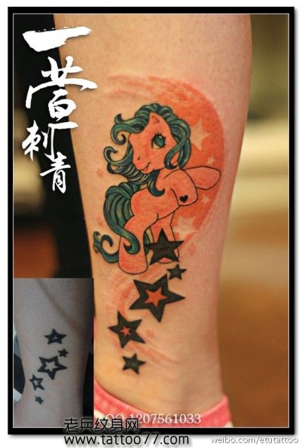 美女腿部可爱好看的独角兽五角星纹身图案