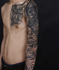 为来自江苏纹身爱好者打造的欧美花臂半胛纹身图案作品