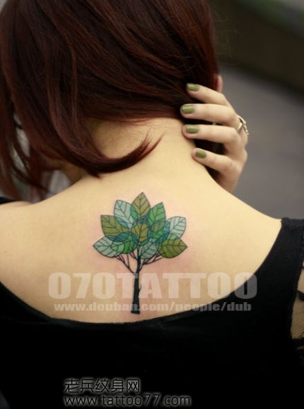 时尚的背部图腾树纹身图案