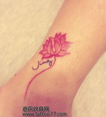 腿部唯美的莲花纹身图案