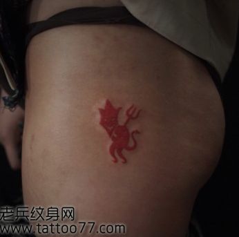 一款臀部图腾恶魔纹身图案