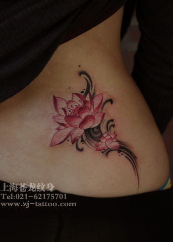 女孩子腰部莲花纹身图案