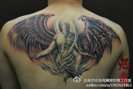 流行的背部守护天使纹身图案