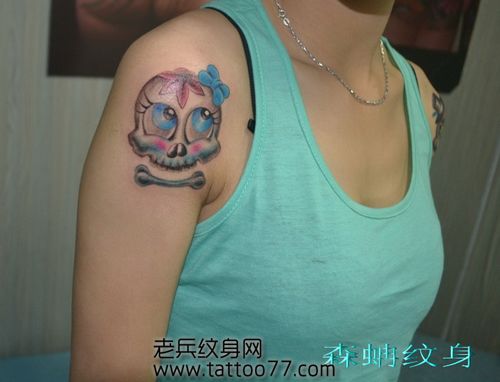 一款美女手臂可爱的骷髅纹身图案