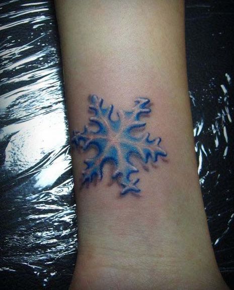 手臂好看的雪花纹身图案