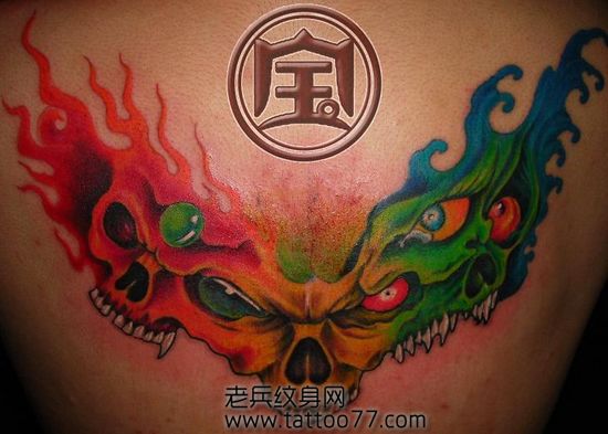 背部好看经典的彩色骷髅纹身图案