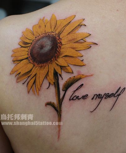 女孩子肩背向日葵花纹身图案