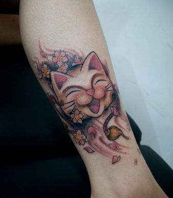 女孩子腿部笑脸猫咪纹身图案