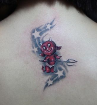 背部一款邪恶的小恶魔纹身图案