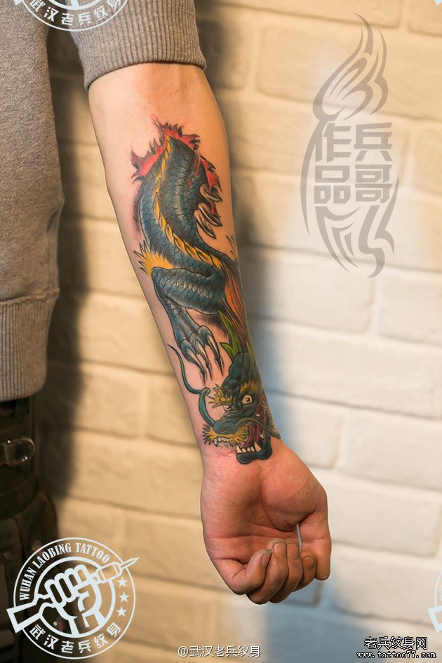手部撕皮龙纹身作品遮盖旧纹身图案