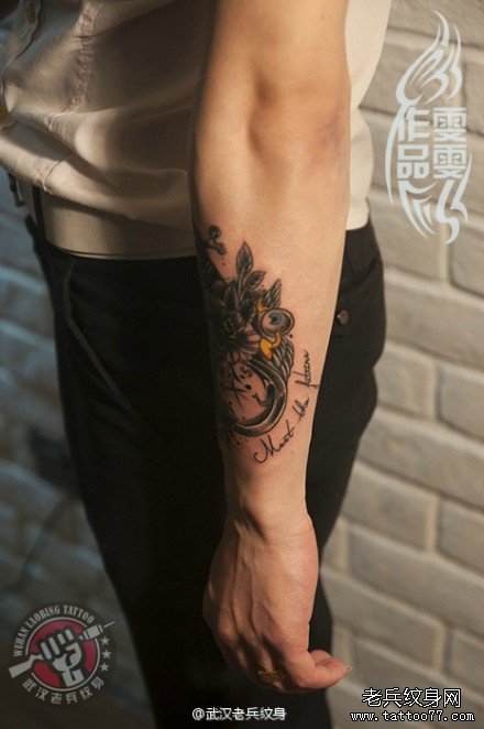 手臂猫头鹰上帝之眼纹身作品及寓意
