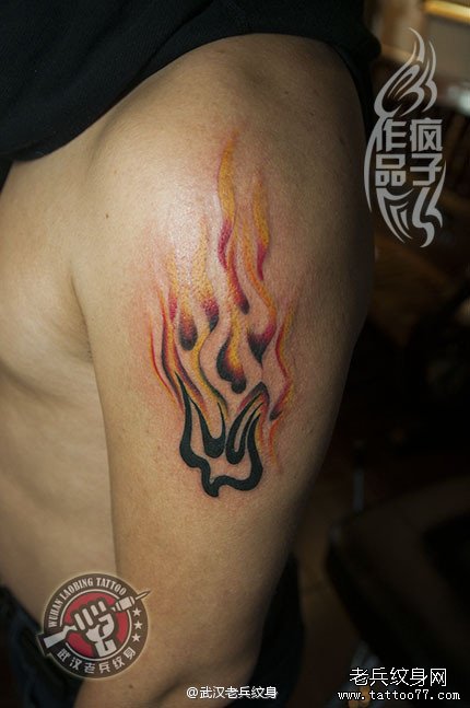 大臂火焰纹身作品在各方面的纹身寓意